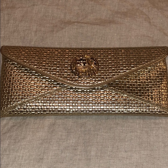 Lilly Pulitzer Handbags - LILLY PULITZER ENVELOP CLUTCH